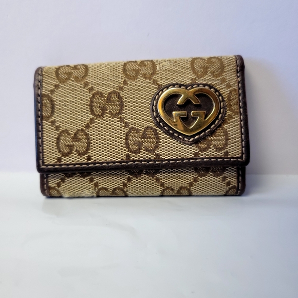 GUCCI Monogram Heart 6 Key Holder Case - Picture 2 of 8